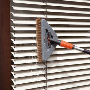 SPAZZOLONE GARDENA SNODATO A SETOLE MORBIDE-6928