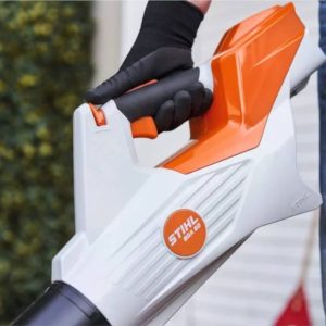 Soffiatore-a-batteria-Stihl-BGA60-con-batteria-AK30-e-caricabatterie-AL101-alliastore